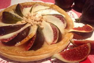 Слойки с инжиром и сыром