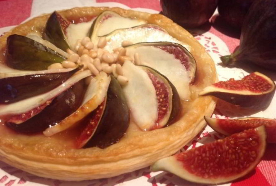 Слойки с инжиром и сыром