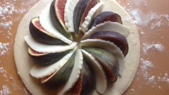 ШАГ 5. слойки с инжиром и сыром