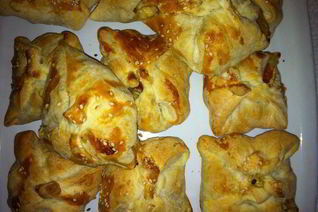 Слойки с курицей и помидорами