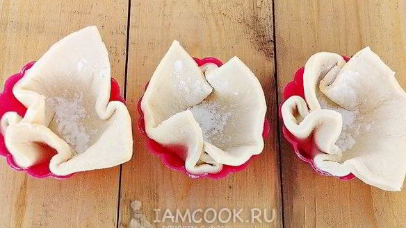 ШАГ 4. слойки с малиной и шоколадом