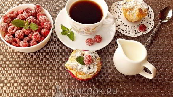 ШАГ 8. слойки с малиной и шоколадом