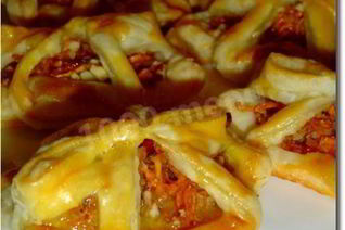 Слойки с начинкой из тыквы и орехов