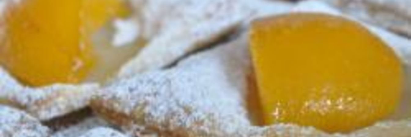 Слойки с персиками