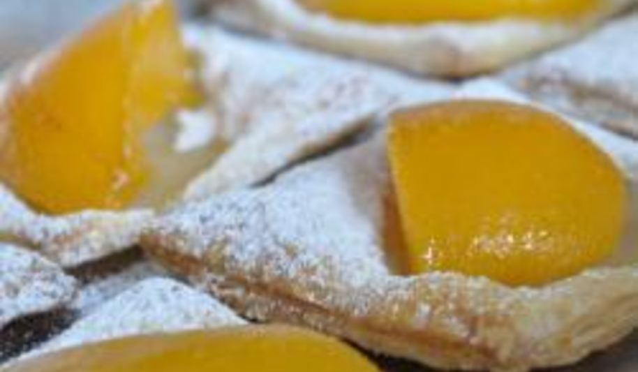 Рецепт слойки с персиками