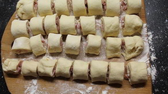 ШАГ 4. слойки с ветчиной и моцареллой