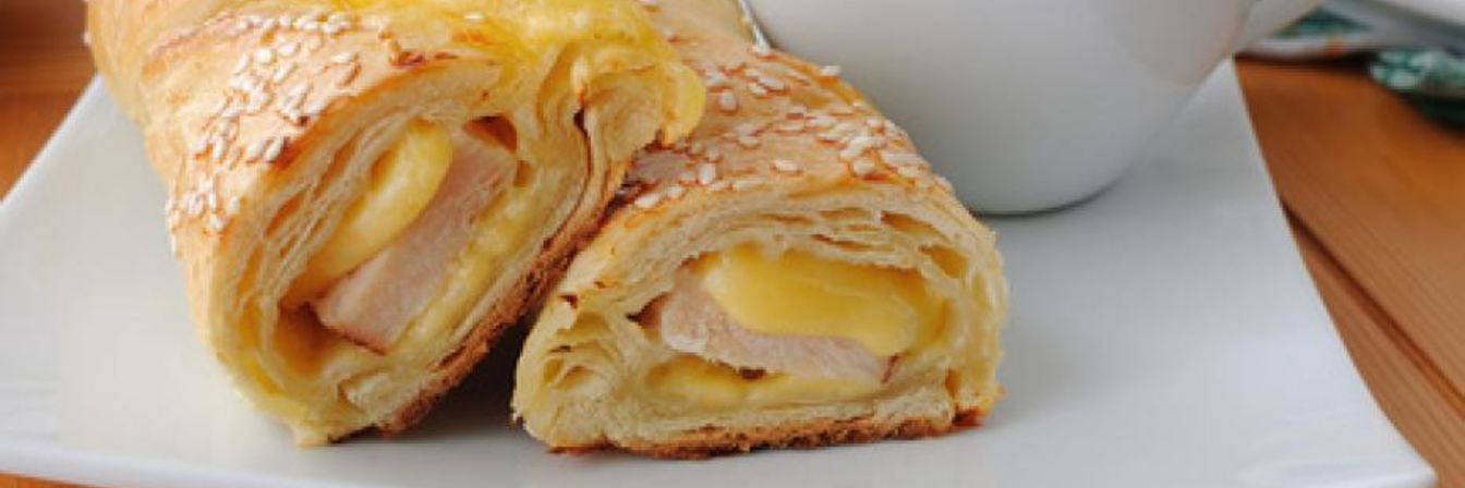 Слойки с ветчиной и сыром