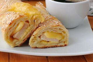 Слойки с ветчиной и сыром