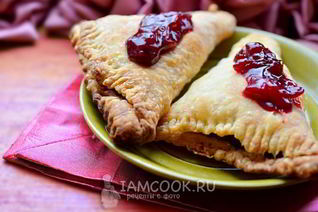 Слойки с вишней