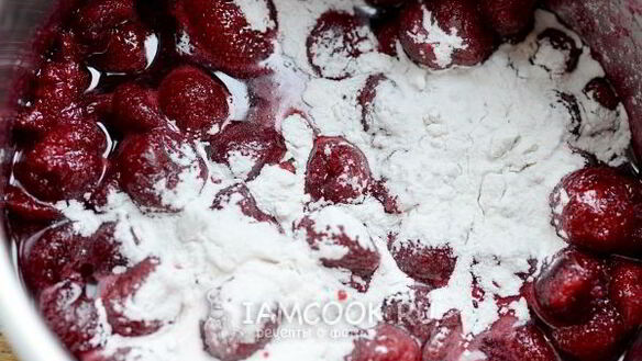 ШАГ 4. слойки с вишней