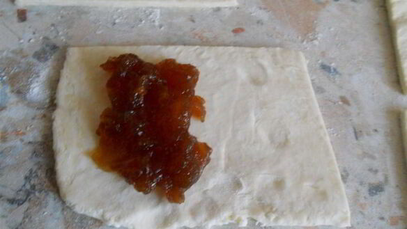 ШАГ 2. слойки с яблочным вареньем