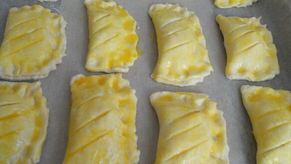 ШАГ 3. слойки с яблочным вареньем