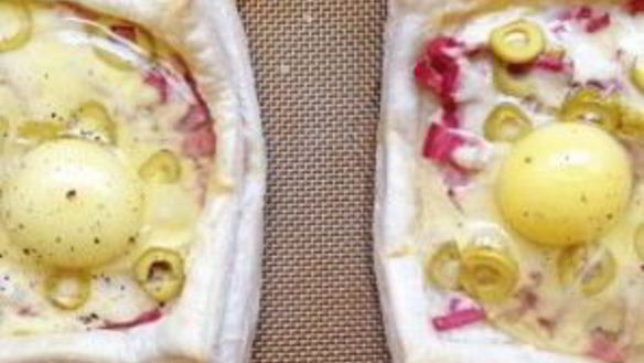 ШАГ 4. слойки с яйцом, ветчиной и сыром