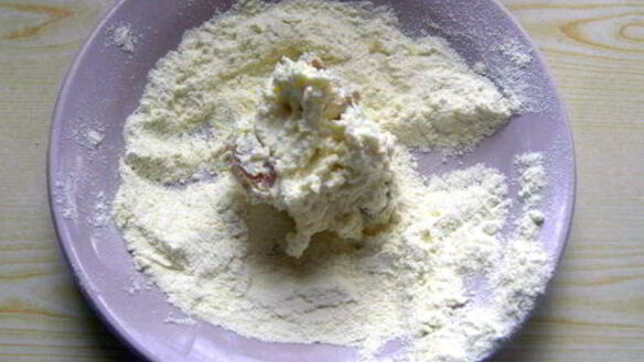 ШАГ 3. кукурузные сырники с вяленой грушей