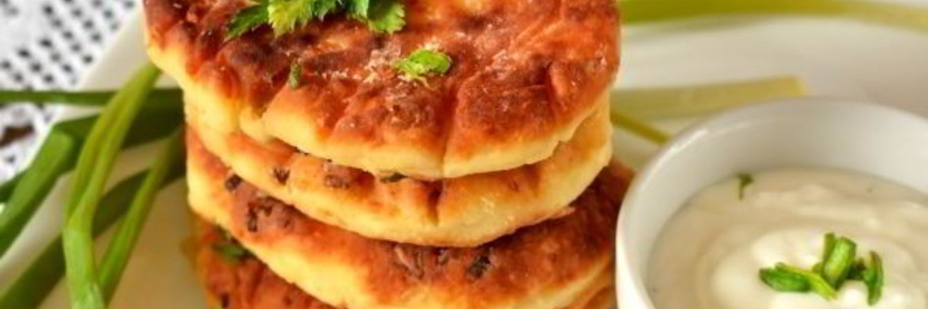 Несладкие сырники с начинкой из яйца и зеленого лука