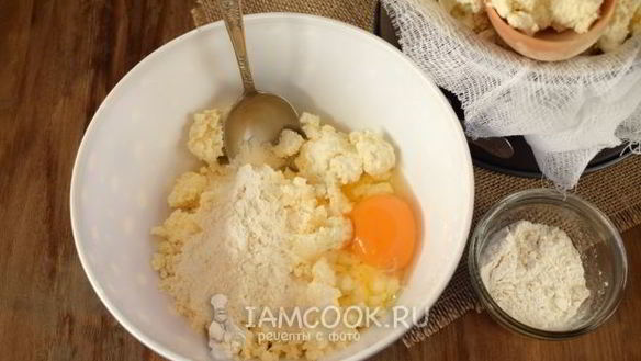 ШАГ 4. несладкие сырники с начинкой из яйца и зеленого лука