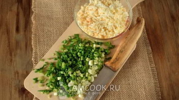 ШАГ 6. несладкие сырники с начинкой из яйца и зеленого лука