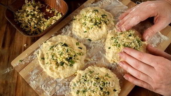 ШАГ 10. несладкие сырники с начинкой из яйца и зеленого лука