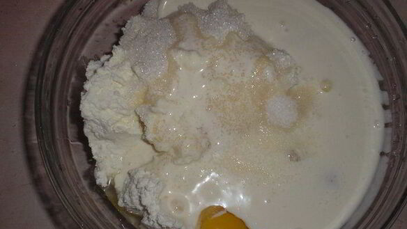 ШАГ 7. сырник с шоколадными каплями и брауни