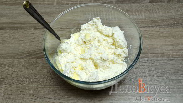 ШАГ 4. сырники из творога с изюмом