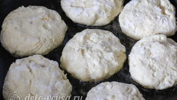 ШАГ 7. сырники с бананом и манкой