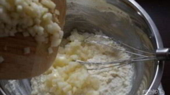 ШАГ 3. сырники с грушей и яблоком