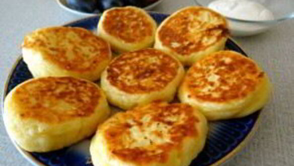 ШАГ 5. сырники с грушей и яблоком