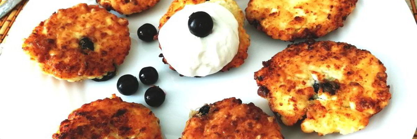 Сырники с изюмом и кедровыми орехами