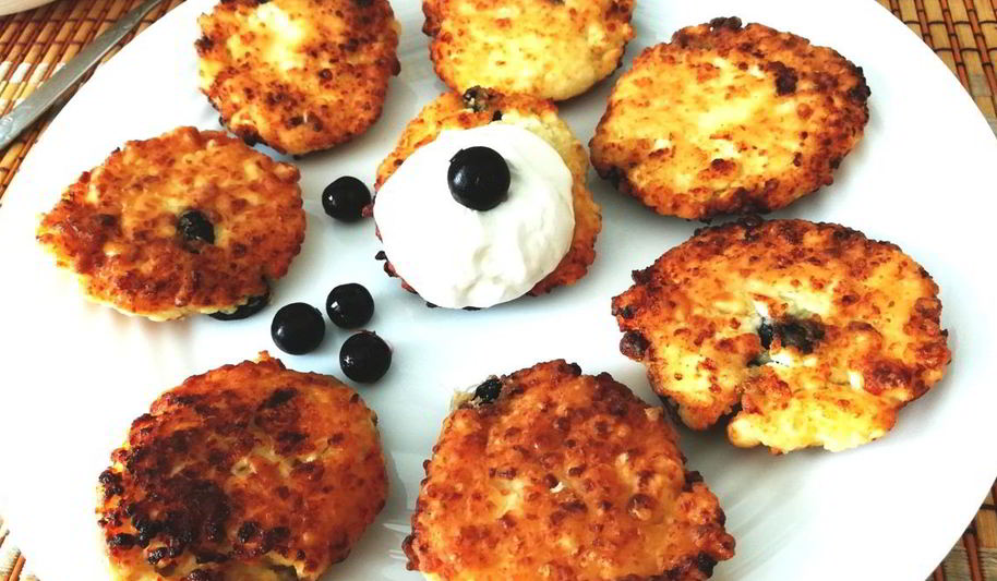 Рецепт сырники с изюмом и кедровыми орехами