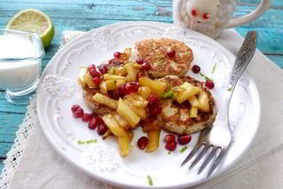 Сырники с карамельным фруктовым соусом