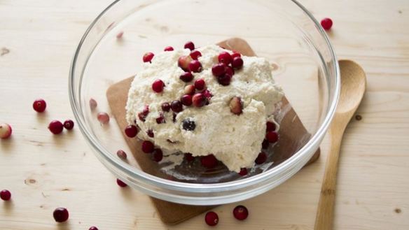 ШАГ 2. сырники с клюквой