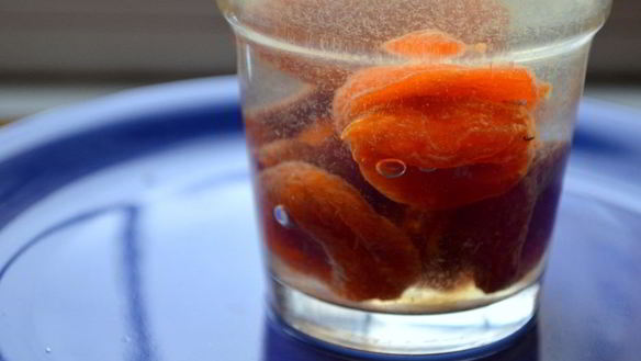 ШАГ 2. сырники с курагой