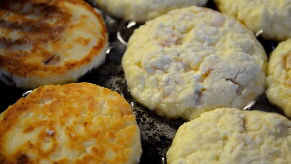 ШАГ 6. сырники с курагой