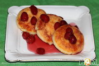 Сырники с лимонной цедрой и ванилином на манке