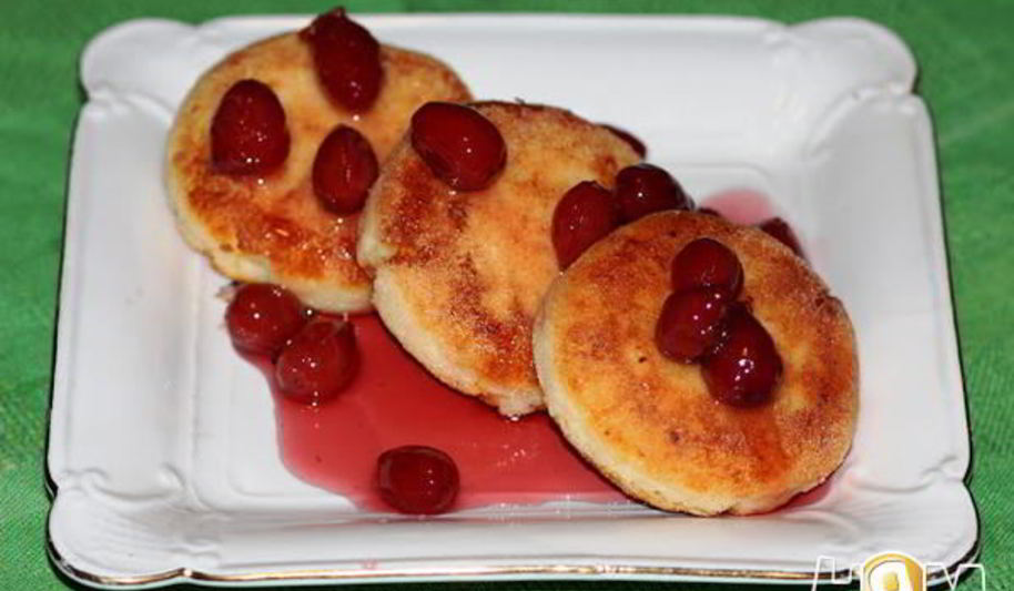 Рецепт сырники с лимонной цедрой и ванилином на манке