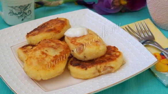 ШАГ 7. сырники с манкой и изюмом