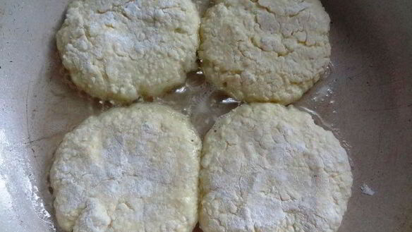 ШАГ 4. сырники с сыром