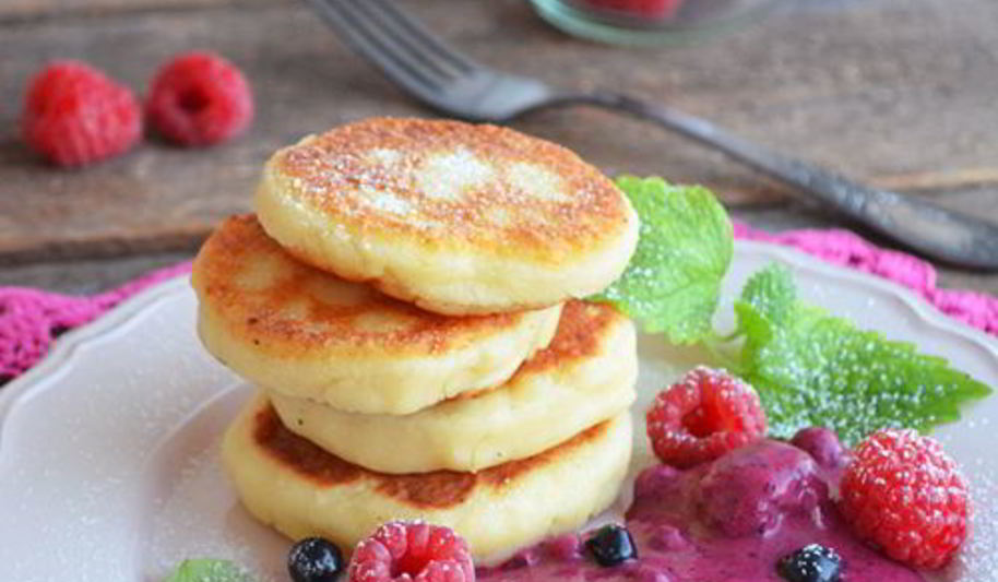 Рецепт сырники с ягодным кремом