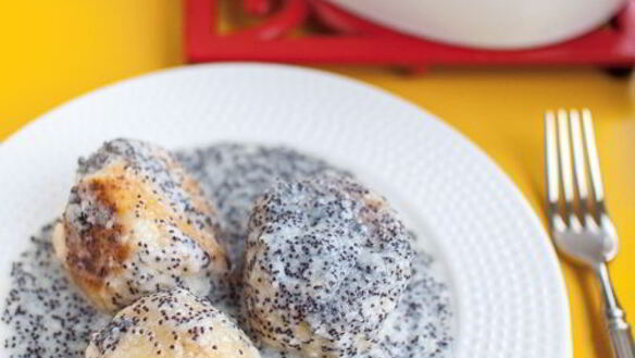 ШАГ 5. сырники в маковом соусе