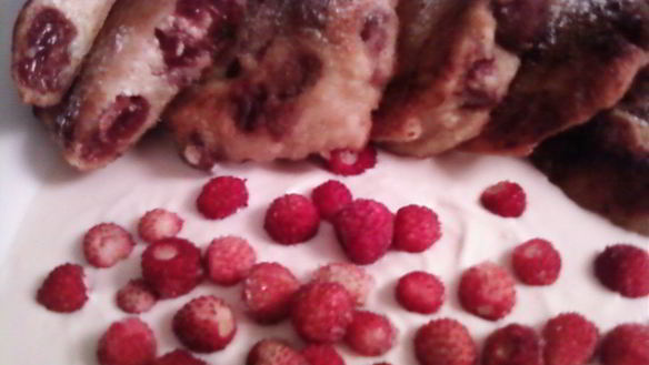 ШАГ 3. сырники зимняя вишня с бананом