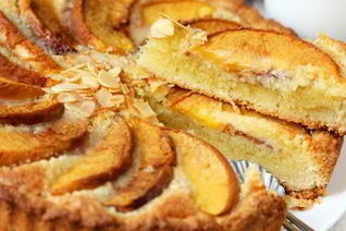 Творожник с персиками