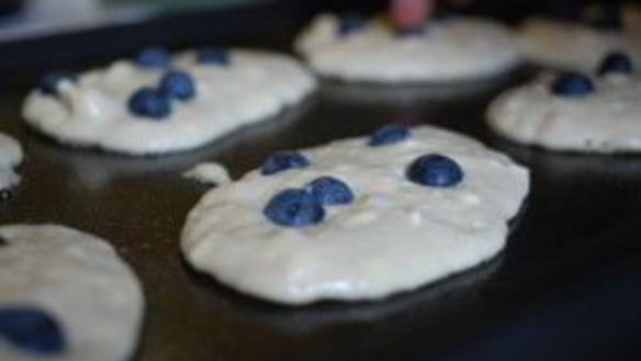 ШАГ 2. творожники с голубикой