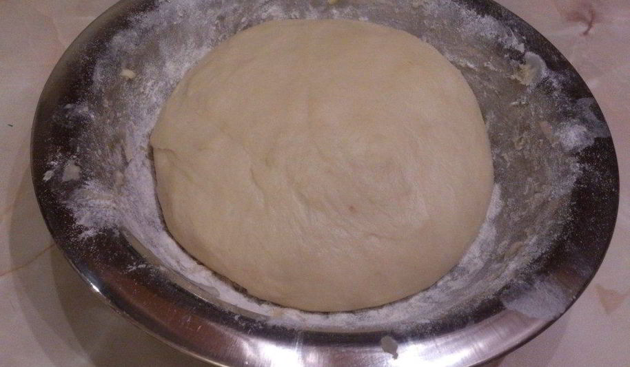 Рецепт дрожжевое тесто на кефире для булочек