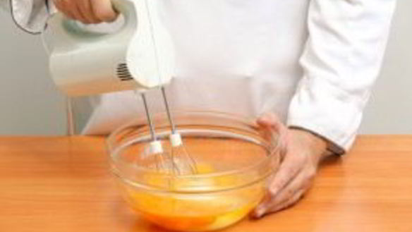 ШАГ 2. пышное бисквитное тесто