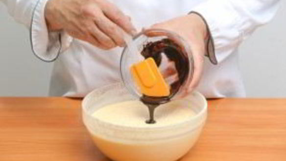 ШАГ 4. пышное бисквитное тесто