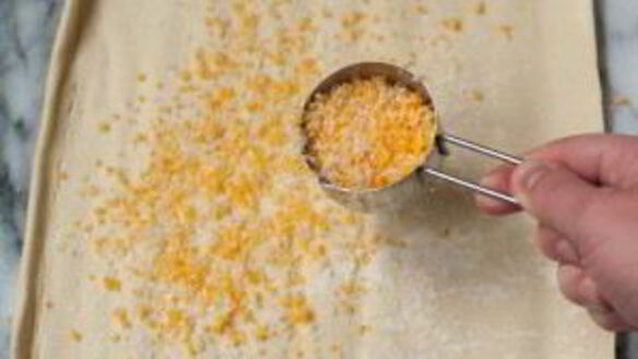 ШАГ 3. слоеное тесто с сыром