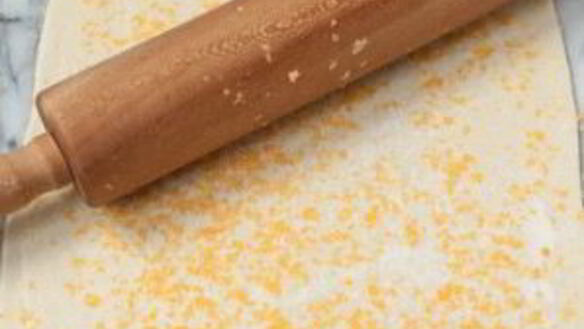 ШАГ 4. слоеное тесто с сыром