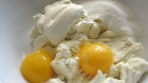 ШАГ 4. творожное тесто с абрикосами