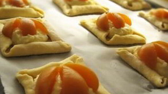 ШАГ 8. творожное тесто с абрикосами