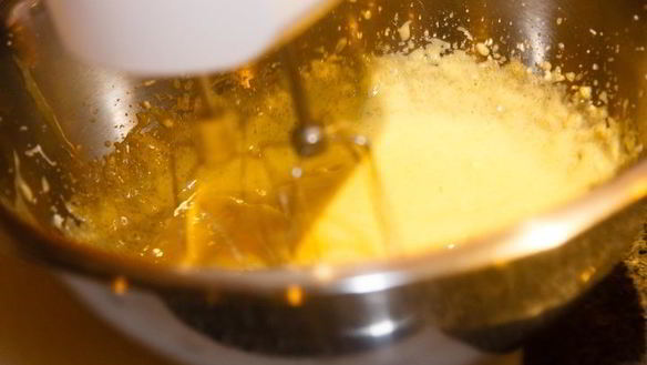 ШАГ 5. апельсиновый бисквит с клубникой